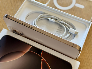 Apple IPhone 16 Pro Max Desert 256GB в очень хорошем состоянии. Аккумулятор 93% (2 фото из 8)