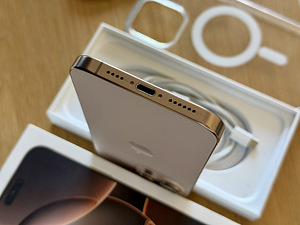 Apple IPhone 16 Pro Max Desert 256GB в очень хорошем состоянии. Аккумулятор 93% (5 фото из 8)