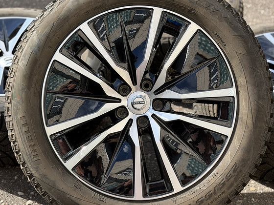 19" оригинальные диски Volvo 5x108 + шипованные шины 235/55/19