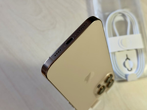 Apple iPhone 16 Pro Max Desert Ti 256gb nagu uus! (4 foto / 7)