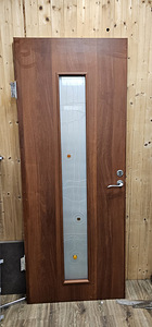 Продам 4 межкомнатные двери со стеклом (1 фото из 2)