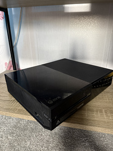 X-box One with controller (2 foto / 5)