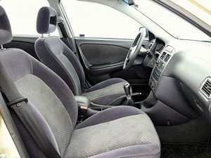 Toyota Avensis Linea Sol A-C 1.6 81kW (6 foto / 7)