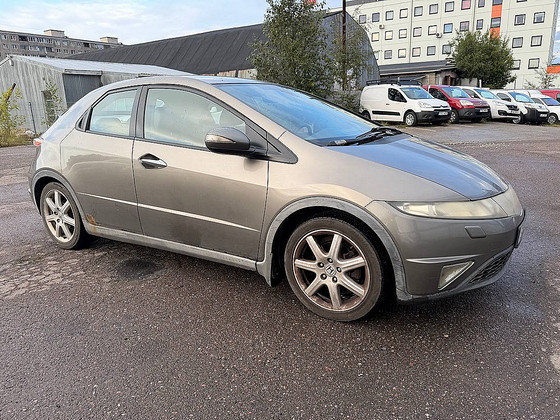 Honda Civic Elegance 1.8 103kW