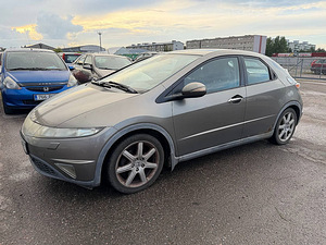 Honda Civic Elegance 1.8 103kW (2 фото из 7)