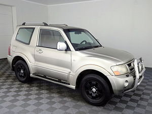 Mitsubishi Pajero Luxury ATM 3.2 DI-D 118kW (1 foto / 7)