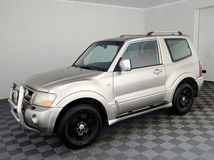 Mitsubishi Pajero Luxury ATM 3.2 DI-D 118kW (2 foto / 7)