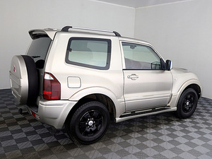 Mitsubishi Pajero Luxury ATM 3.2 DI-D 118kW (3 foto / 7)