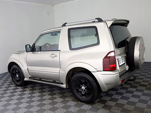 Mitsubishi Pajero Luxury ATM 3.2 DI-D 118kW (4 foto / 7)