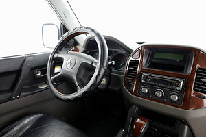 Mitsubishi Pajero Luxury ATM 3.2 DI-D 118kW (5 foto / 7)