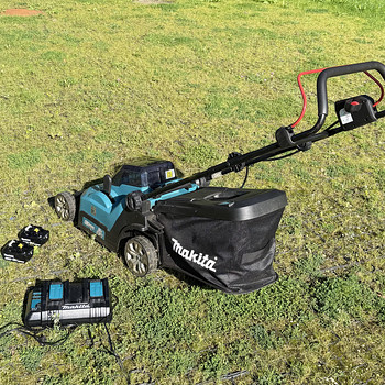Makita akumuruniiduk DLM382, akud, akulaadja