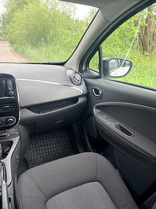 Renault Zoe (7 foto / 14)