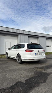 Volkswagen Passat (6 foto / 15)