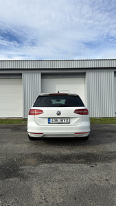 Volkswagen Passat (7 foto / 15)