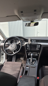 Volkswagen Passat (12 foto / 15)
