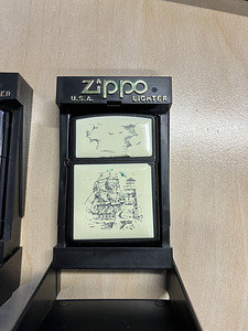 Zippo Scrimshaw Ship & Lighthouse 1995 – originaalkarp (1 foto / 6)