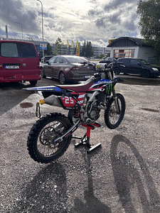 Yamaha yz250f (3 фото из 7)