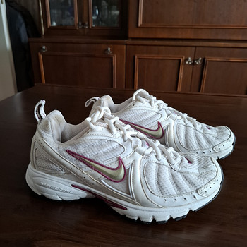 NIKE tossud