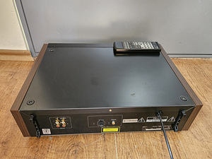 Denon DCD-1560 стерео CD-плеер (4 фото из 4)
