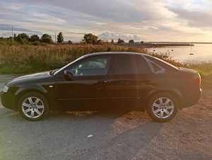Audi A4 2.0 (3 foto / 4)