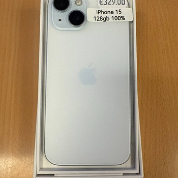 Apple iPhone 15 128GB White v heas korras