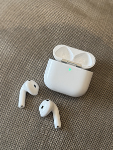 AirPods 4 (3 фото из 4)