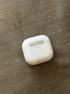 AirPods 4 (4 фото из 4)