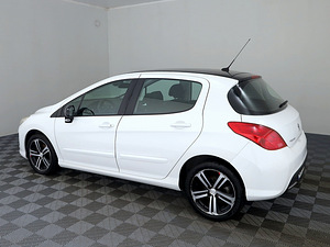 Peugeot 308 Elegance Facelift 1.6 HDi 82kW (4 foto / 8)