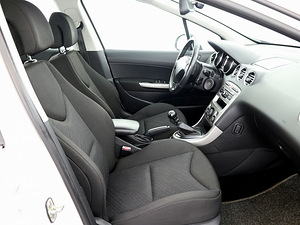 Peugeot 308 Elegance Facelift 1.6 HDi 82kW (6 foto / 8)
