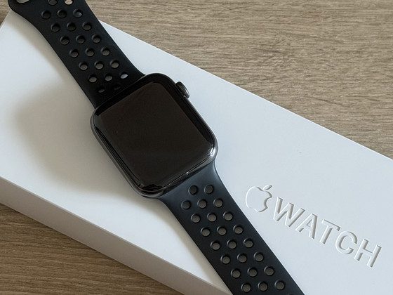 Apple Watch Series 6/ GPS+Cellular / 44MM /