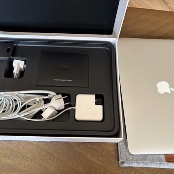 Apple MacBook Air 13-inch (Early 2014) Intel Core i5 1.4GHz