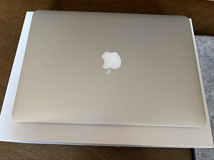 Apple MacBook Air 13-inch (Early 2014) Intel Core i5 1.4GHz (3 foto / 10)