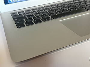 Apple MacBook Air 13-inch (Early 2014) Intel Core i5 1.4GHz (7 foto / 10)