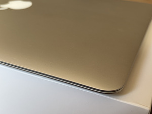 Apple MacBook Air 13-inch (Early 2014) Intel Core i5 1.4GHz (8 foto / 10)