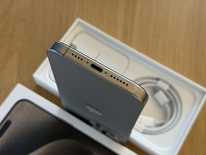 Apple iPhone 15 Pro Max 1TB Natural Ti в состоянии как новый (5 фото из 7)
