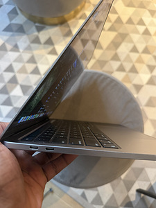 MacBook Pro 13" M2 2022 – 8 ГБ/256 ГБ (зарядное устройство) (1 фото из 4)