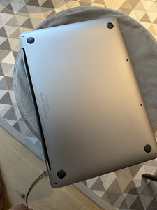 MacBook Pro 13" M2 2022 – 8 ГБ/256 ГБ (зарядное устройство) (3 фото из 4)