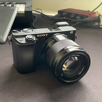 Sony a6300 + objektiiv SEL50F18