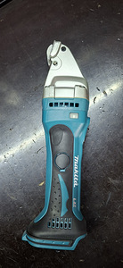 Makita DJS161 аккумуляторные ножницы по металлу 18v (3 фото из 5)