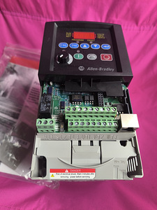 Allen-Bradley PowerFlex 40 частотный преобразователь 2,2 kW (2 фото из 4)