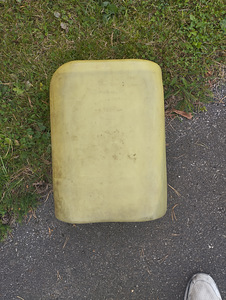 Plastkanister (3 foto / 5)