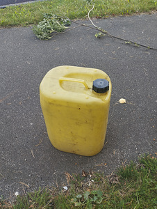 Plastkanister (1 foto / 5)