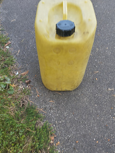 Plastkanister (4 foto / 5)