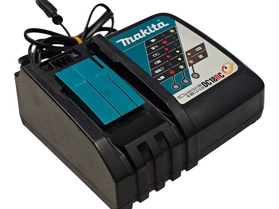Зарядное устройсвто Makita DC18RC