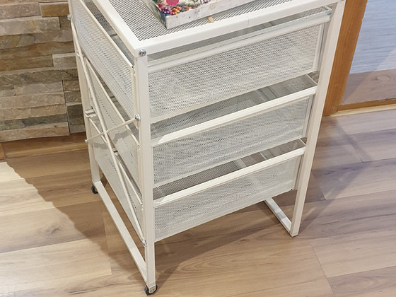 Продаётся аккуратный белый металлический тумбовый блок с ящиками IKEA LENNART.