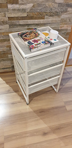 Müüa korralik IKEA LENNART valge metallist sahtliboks. (2 foto / 2)