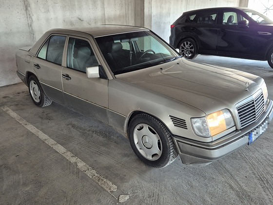 Mercedes-Benz E300 W124