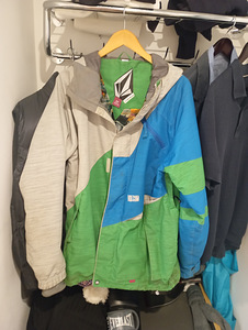 Volcom ekstreemspordi jope (1 foto / 3)