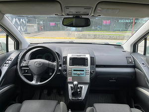 Toyota Corolla Verso (11 foto / 13)