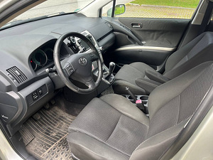 Toyota Corolla Verso (9 foto / 13)
